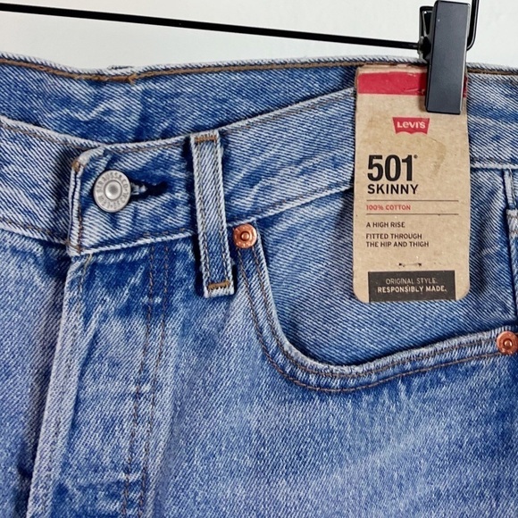 NWT Levi’s 501 High Rise Skinny Jeans in Light Indigo Destructed - Picture 8 of 11
